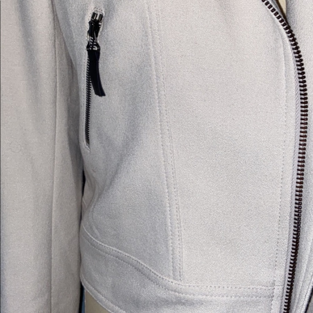 Clothes - Picture 3 of 5